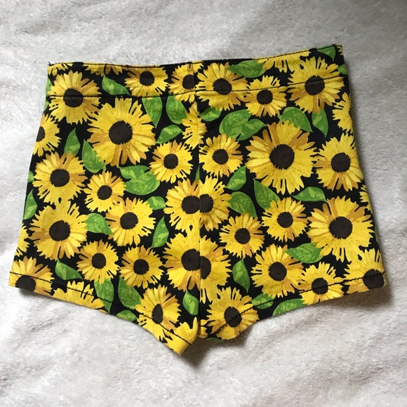 Sunflower booty shorts - Picture 3 of 3